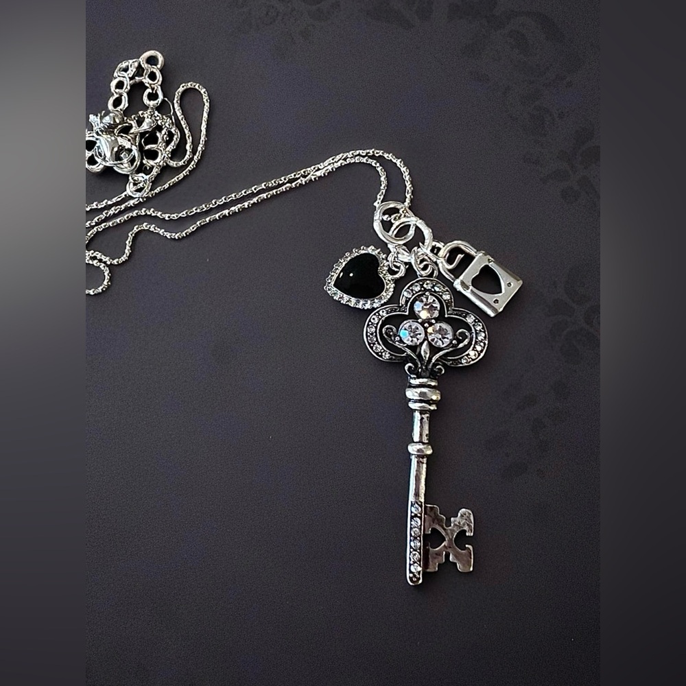 Gorgeous Black and Silver Toned Heart Lock and Key Pendant Necklace - Picture 16 of 17